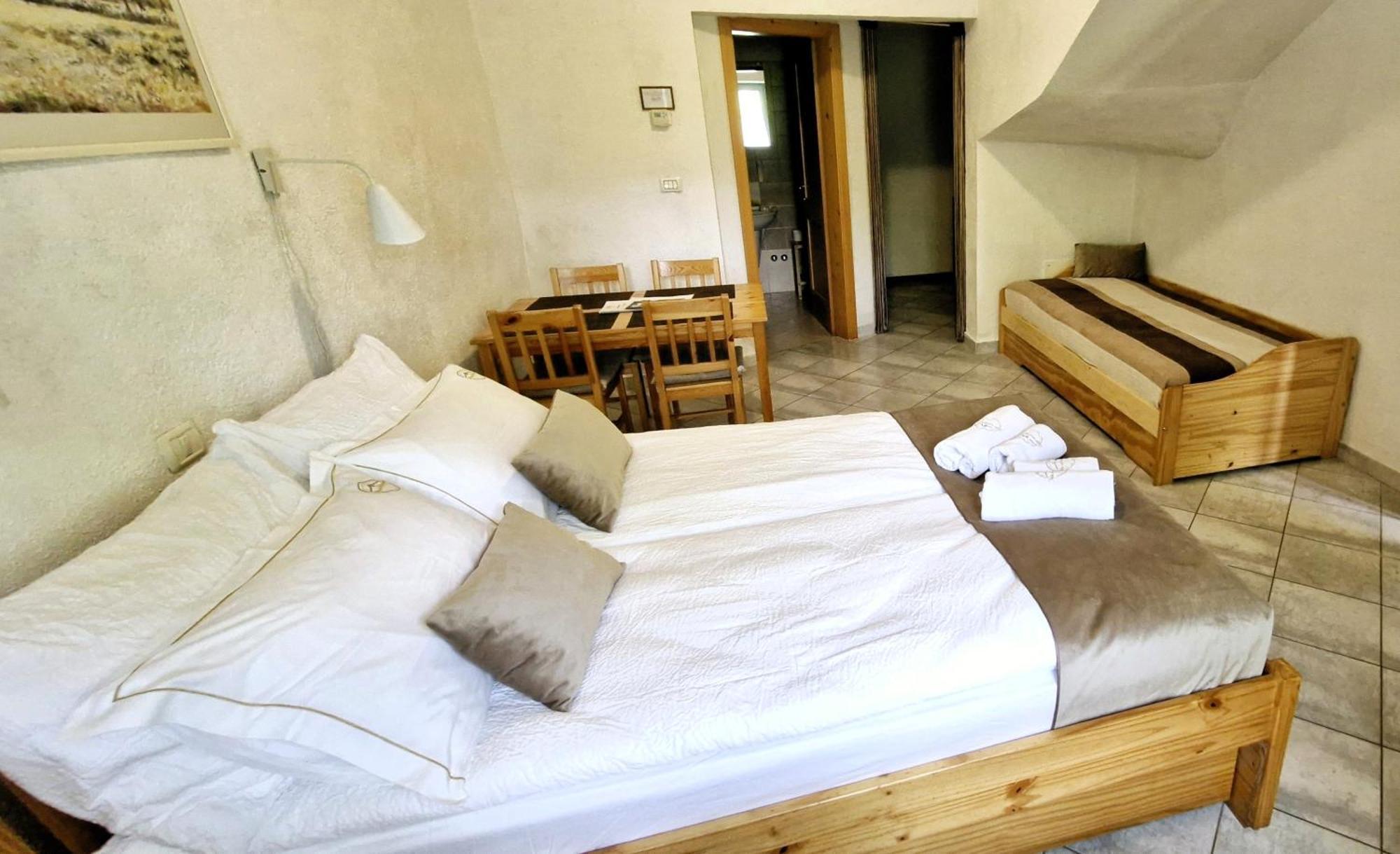 Guesthouse Idila Pod Nanosom เซโนเชเช ภายนอก รูปภาพ